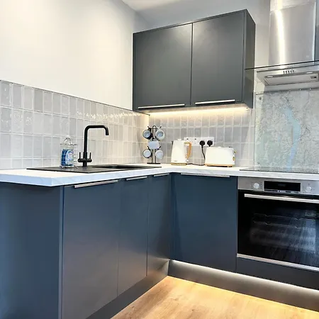 The Queens Nest, 1 - Bed, Sleeps 2, Pets Welcome Apartment *