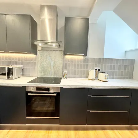 The Queens Nest, 1 - Bed, Sleeps 2, Pets Welcome Apartment