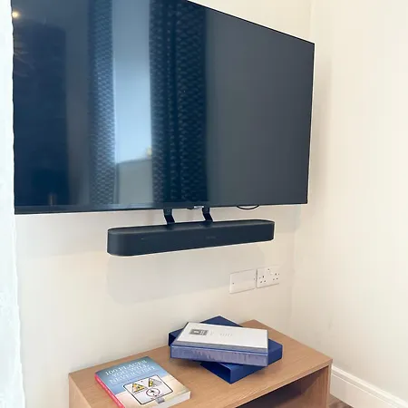 The Queens Nest, 1 - Bed, Sleeps 2, Pets Welcome Apartment *