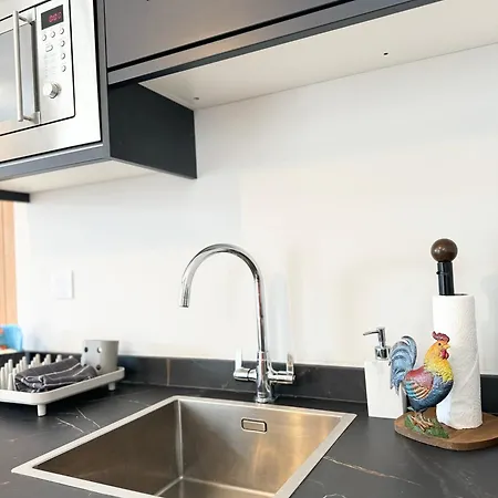 The Queens Nest, 1 - Bed, Sleeps 2, Pets Welcome *