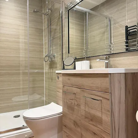 The Queens Nest, 1 - Bed, Sleeps 2, Pets Welcome