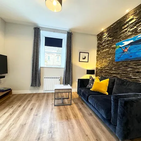 The Queens Nest, 1 - Bed, Sleeps 2, Pets Welcome Apartment *
