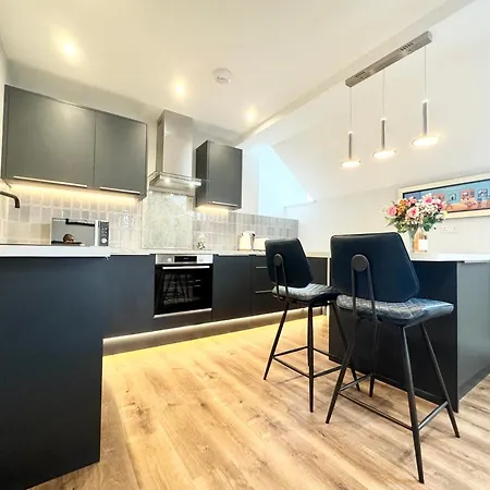 The Queens Nest, 1 - Bed, Sleeps 2, Pets Welcome Apartment *