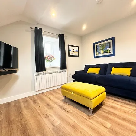 The Queens Nest, 1 - Bed, Sleeps 2, Pets Welcome *